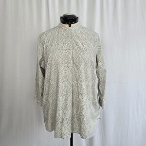 Duluth Trading Co Henley Blouse Women's 2XL White w/ Blue Ditsy Floral Pockets